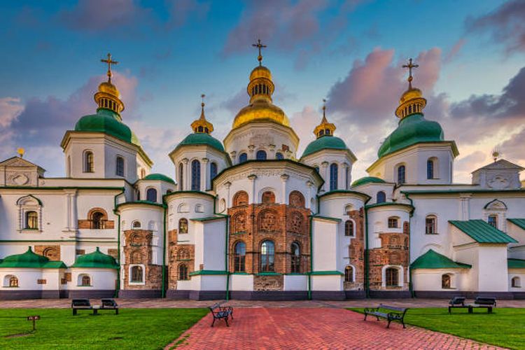 Katedral Saint Sophia Cathedral di kota Kiev, Ukraina merupakan salah satu warisan dunia UNESCO