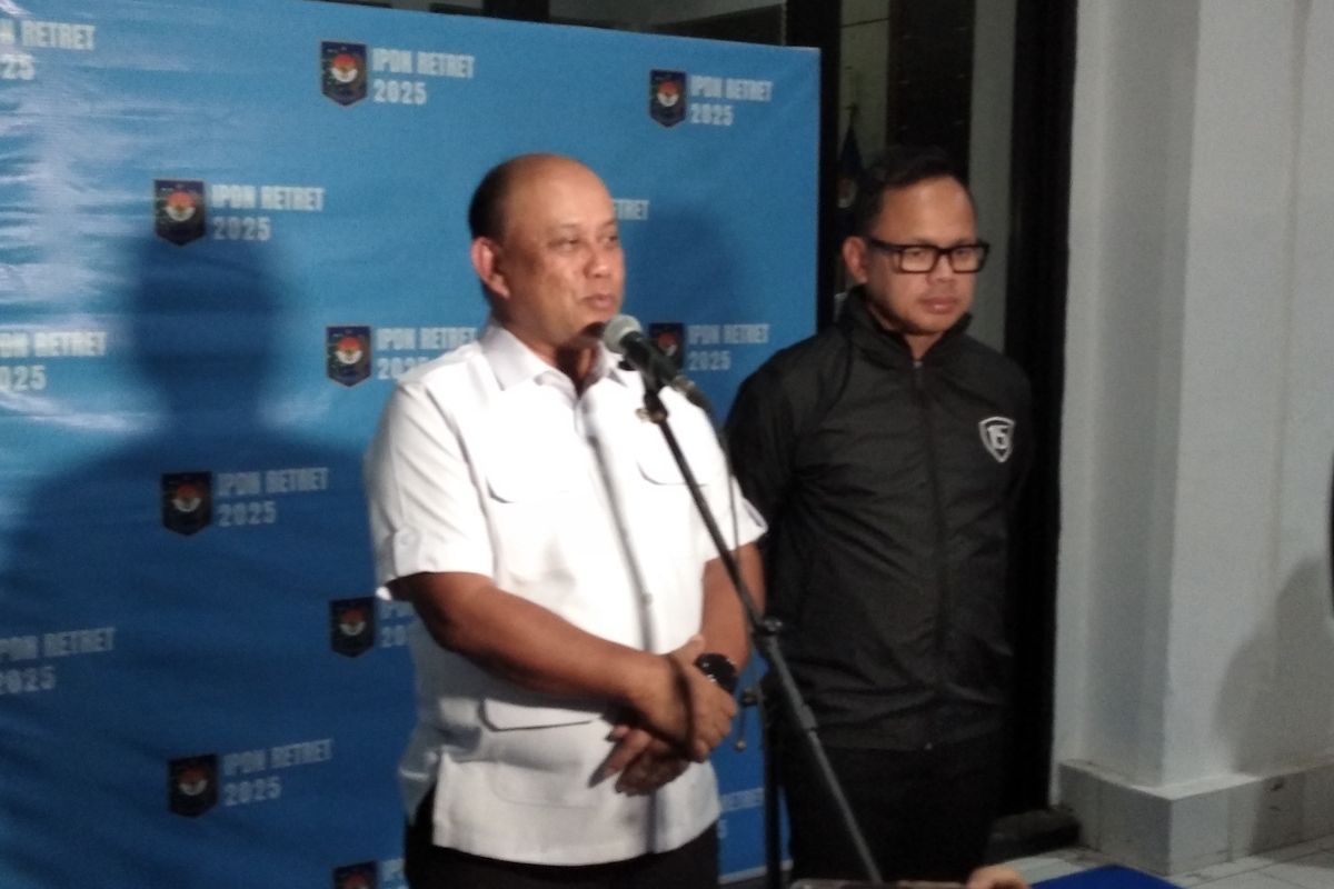 Kepala Badan Gizi Nasional (BGN) Dadan Hindrayana memberikan keterangan pers di Kampus IPDN Jatinangor, Kabupaten Sumedang, Jawa Barat, Selasa (24/6/2025).