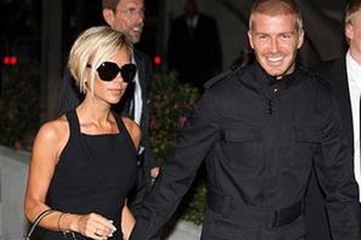 David Beckham dan istrinya, Victoria Adams, dalam sebuah acara gala di Los Angeles.