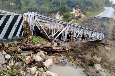 Jembatan Penghubung Putus Disapu Banjir, Kabupaten Yalimo di Papua Terisolasi