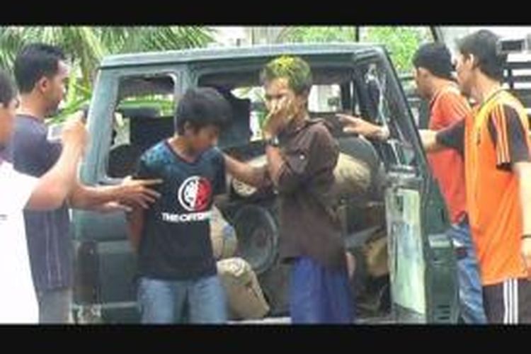 Dua pencuri semen pembangunan masjid diamankan aparat kepolisian Aceh.