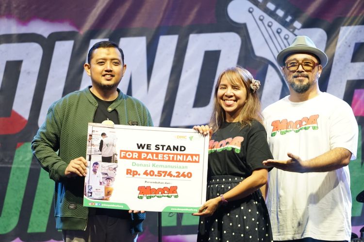 Dompet Dhuafa menggandeng para musisi menggelar konser kemanusiaan bertajuk Sound of Humanity di Cibis Park, Jakarta, Kamis (16/11/2023).
