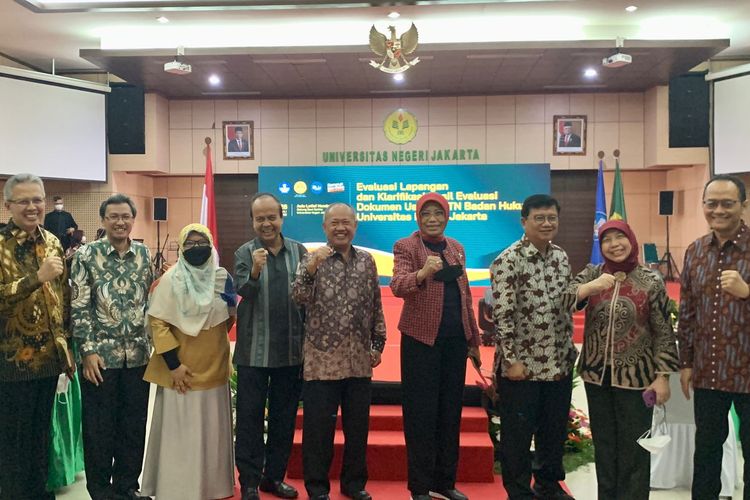 Acara evaluasi lapangan dan klarifikasi hasil evaluasi dokumen usulan PTN-BH UNJ yang diadakan secara hibrid di Gedung Dewi Sartika UNJ, Jakarta pada Selasa, 26 Juli 2022.