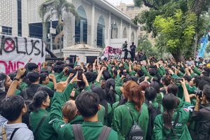 Massa Mahasiswa USU Geruduk DPRD Sumut: Bawa 9 Tuntutan, Termasuk Harga BBM Naik