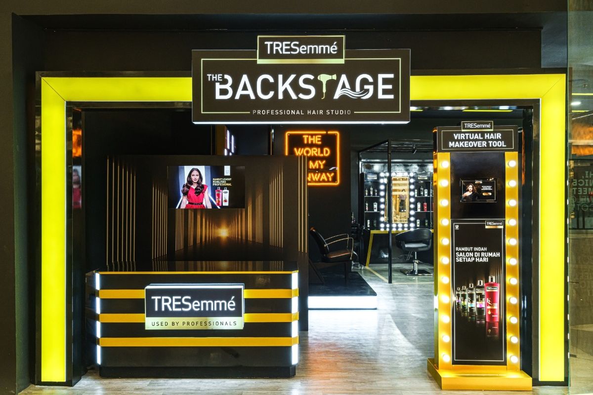 TRESemme The Backstage Professional Hair Studio yang berlokasi di mal Senayan City Jakarta.
