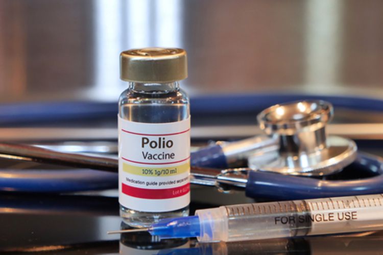 Ilustrasi vaksin polio, jenis vaksin polio, vaksin polio diberikan usia berapa, cara pemberian vaksin polio. 