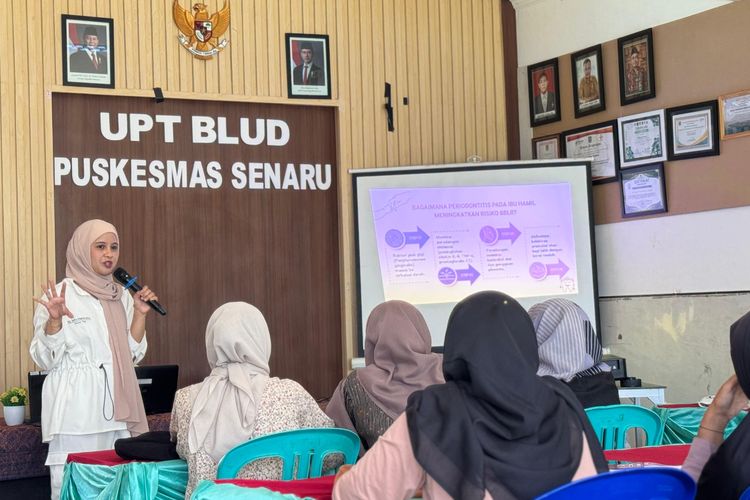 Dokter gigi dari Yayasan Kembara Nusa melakukan edukasi kesehatan gigi pada ibu hamil di Desa Senaru, Lombok Utara, NTB.