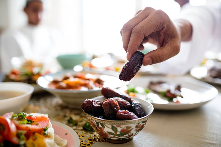 Buka Puasa dengan yang Manis Tak Boleh Sembarangan, Bagaimana Baiknya?  Halaman all - Kompas.com