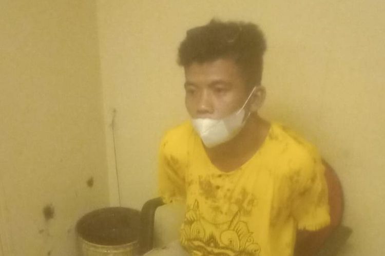 Hasrullah alias Gepal, pelaku pembunuhan siswi SMA asal Mamasa saat diamankan polisi, Selasa (13/6/2023).