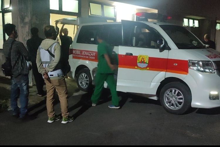 Dokumentasi Satlantas Polresta Cirebon Jawa Barat pada proses penanganan laka lantas di Km 186.200 Tol Cipali Desa Kempek, Kecamatan Gempol, Kabupaten Cirebon, Jawa Barat, Sabtu (25/2/2023)