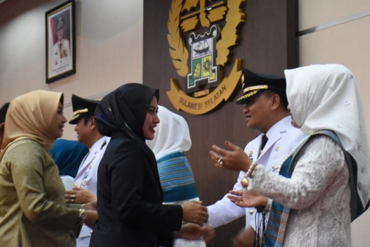 Bupati Luwu Utara Indah Putri Indah Putri Indriani mengucapkan selamat atas pelantikan Bupati dan Wakil Bupati Terpilih Kabupaten Luwu Periode 2019-2024, Jumat (15/02/2019)