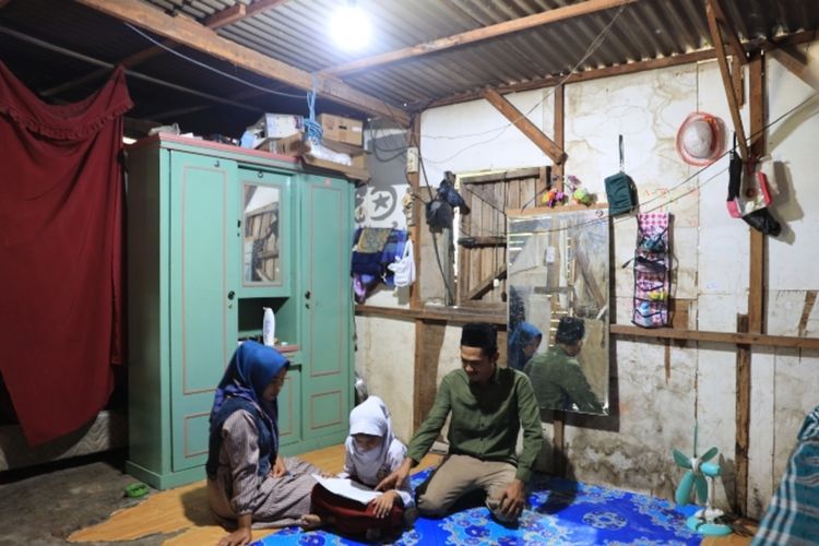 Bantuan Listrik Gratis dari PLN di Riau, Warga: Kalau Dulu Numpang Tetangga, Anak Terbatas Belajar