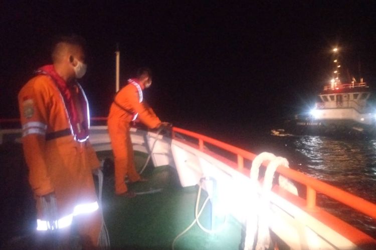 Tim SAR menemukan tugboat dan tongkang setelah 12 jam pelayaran di Laut Bangka, Selasa (16/6/2020).