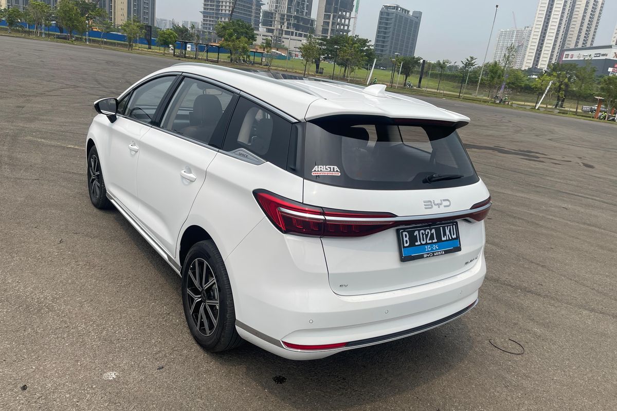 Test drive BYD M6