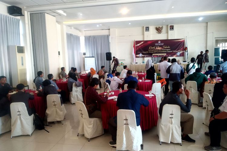 Rapat pleno terbuka KPU Kota Blitar untuk penetapan daftar pemilih tetap (DPT) Pemilu 2024 di Hotel Puri Perdana, Rabu (21/6/2023)