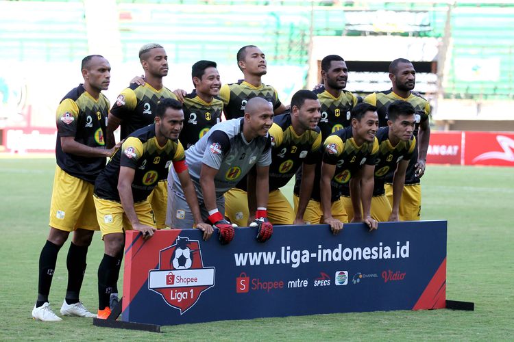 Susunan tim inti Barito Putera saat bertemu tuan rumah Persebaya Surabaya saat laga tunda Pekan 4 Liga 1 2019 di Stadion Gelora Bung Tomo Surabaya, Jawa Timur, Selasa (09/07/2019) sore.