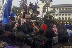 Tuntut Kenaikan Upah, Buruh Tutup Jalan Diponegoro 