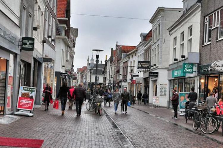 Shopping Avenue di kota tua Amersfoort, Belanda.