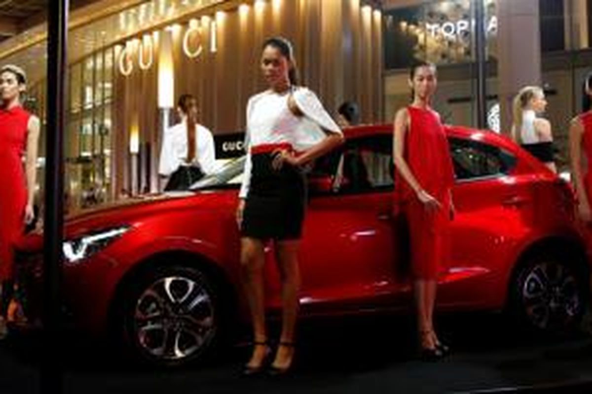 All-New Mazda2 menjadi inspirasi para desainer menciptakan busana kaum urban.