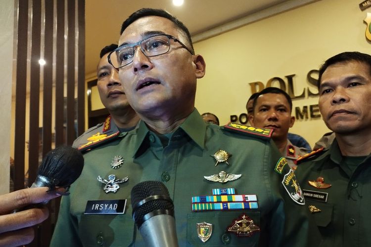 Kolonel CPM Irsyad Hamdie Bey Anwar Danpomdam Jaya di Mapolsek Senen, Jakarta Pusat, Kamis (7/6/2023).