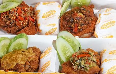 Ayam geprek di Geprek Bensu. 