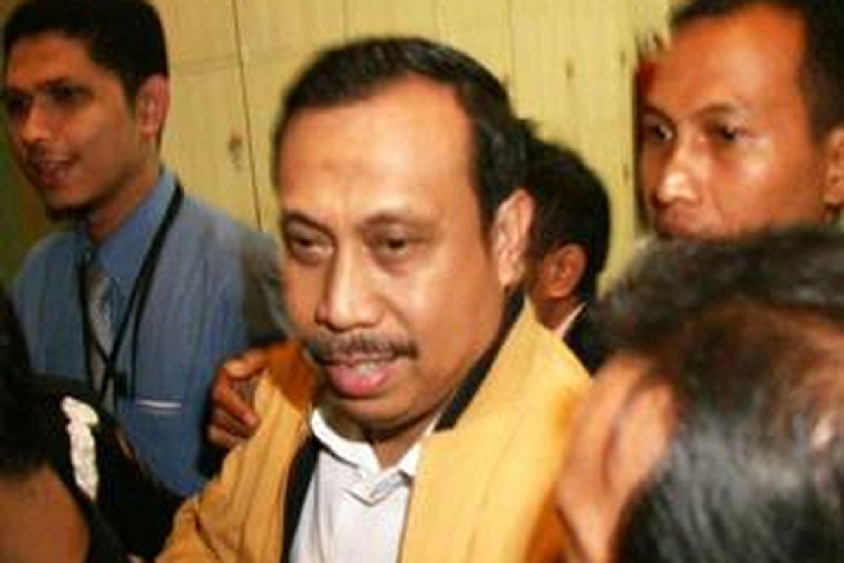 Setelah menjalani pemeriksaan sejak pagi, anggota DPR RI Komisi XI, Hamka Yamdhu, ditahan Komisi Pemberantasan Korupsi (KPK), Jakarta, Kamis (17/4) petang.