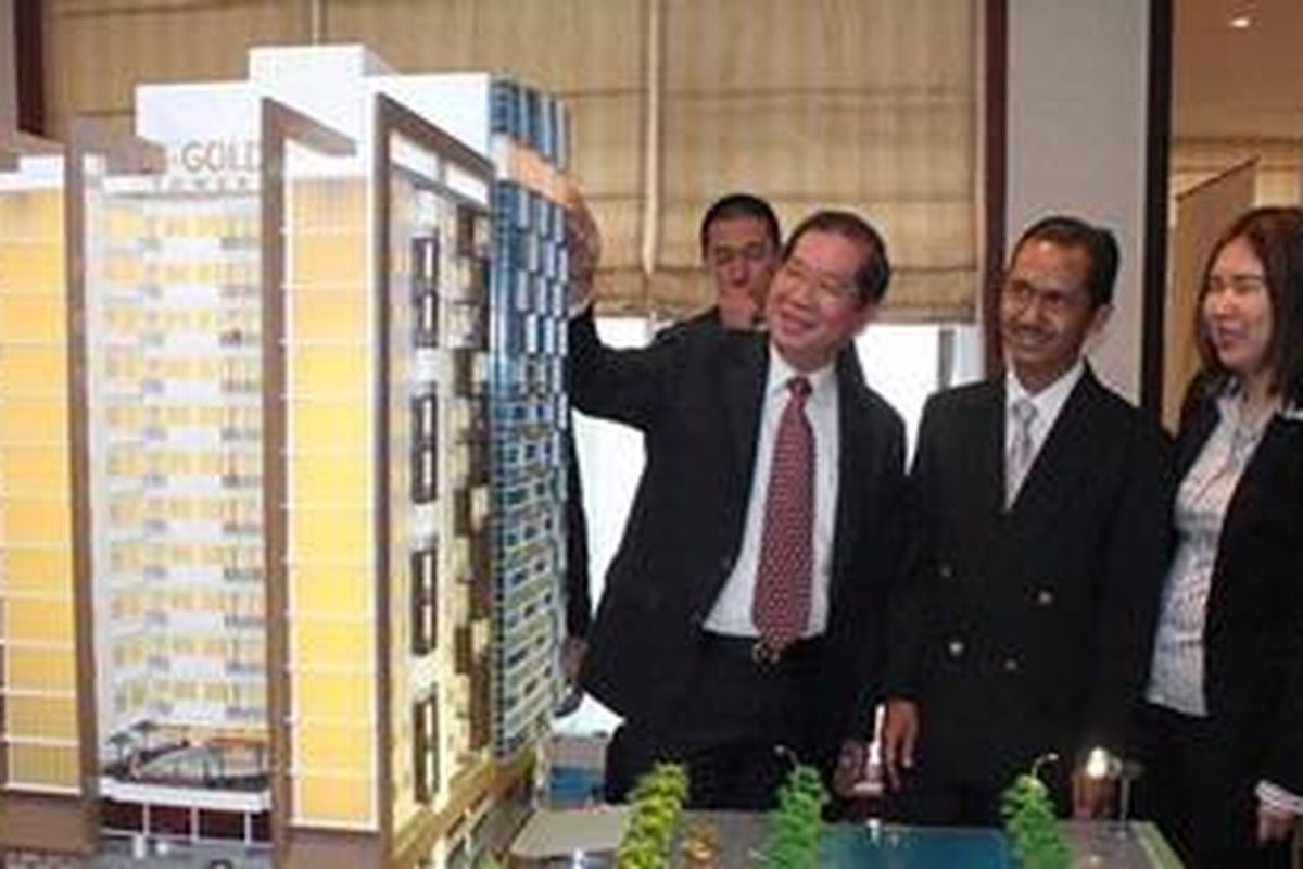 Jajaran pimpinan PT Metland di acara peluncuran M-Gold Tower di Jakarta, Senin (17/9/2012).