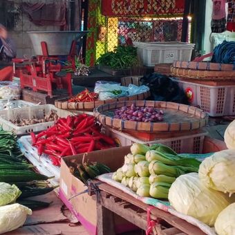 Salah satu pedagang sayur di Pasar Besar, Kota Malang beberapa waktu lalu. 