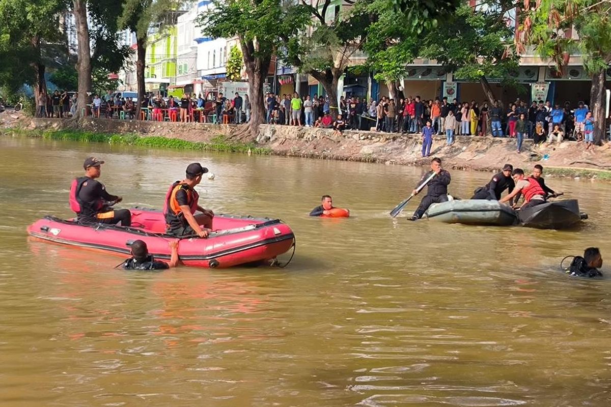 Jenazah M Tsaqif (20) mahasiswa Politeknik Batam, Kepulauan Riau (Kepri) yang tenggelam di Waduk kawasan Greenland, Batam Center, Batam, Kepulauan Riau (Kepri) karena tenggelam, Senin (25/9/2023) sore kemarin, akhirnya ditemukan, Selasa (26/9/2023) oleh tim penyelam dari Polairud Polda Kepulauan Riau (Kepri).