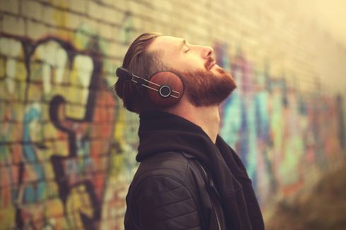 Suka Mendengarkan Musik? Berikut Manfaatnya dalam Kehidupan Sehari-hari
