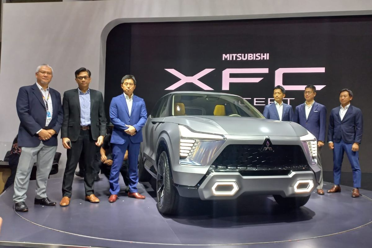 Mobil konsep Mitsubishi XFC Concept dipamerkan pada Indonesia International Motor Show (IIMS) 2023