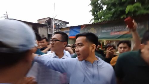 Gibran Blusukan di Penjaringan, Warga: Joget "Gemoy" Dong!