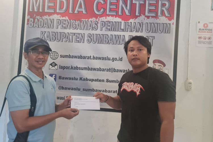 Calon anggota legislatif (caleg) dari Partai Gerindra, Irwan Rahadi, menolak hasil rekapitulasi sampaikan surat protes ke Bawaslu dan KPU Sumbawa Barat.
