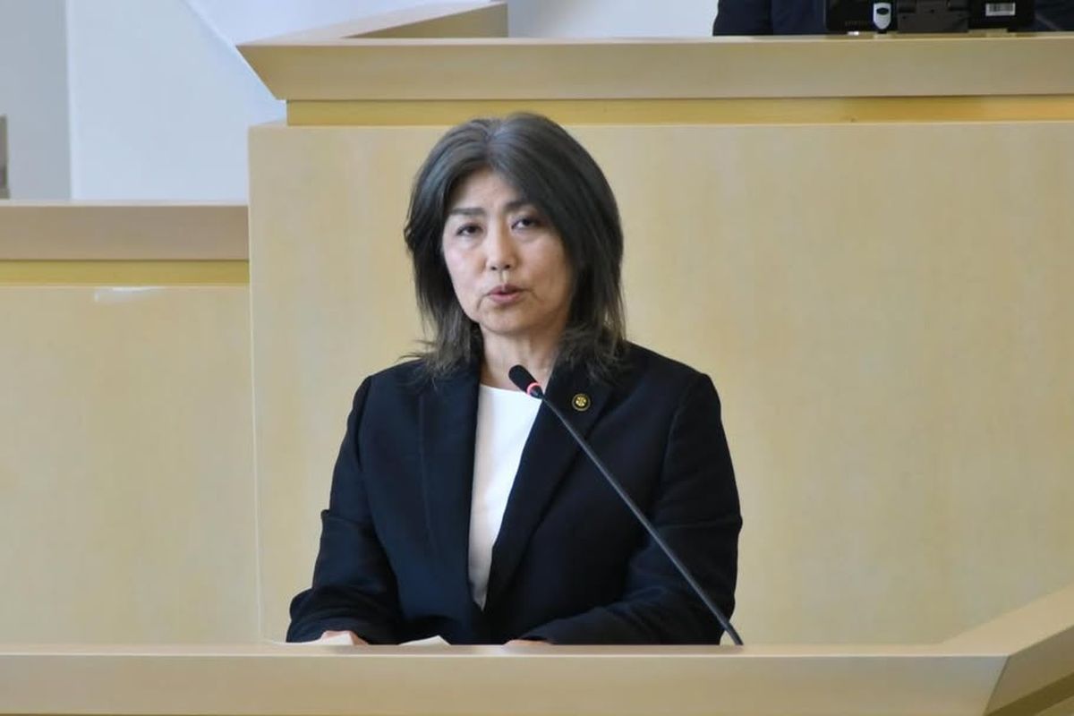 Maki Takubo, Wali Kota di Jepang, mengundurkan diri usai terseret dalam skandal ijazah palsu.
