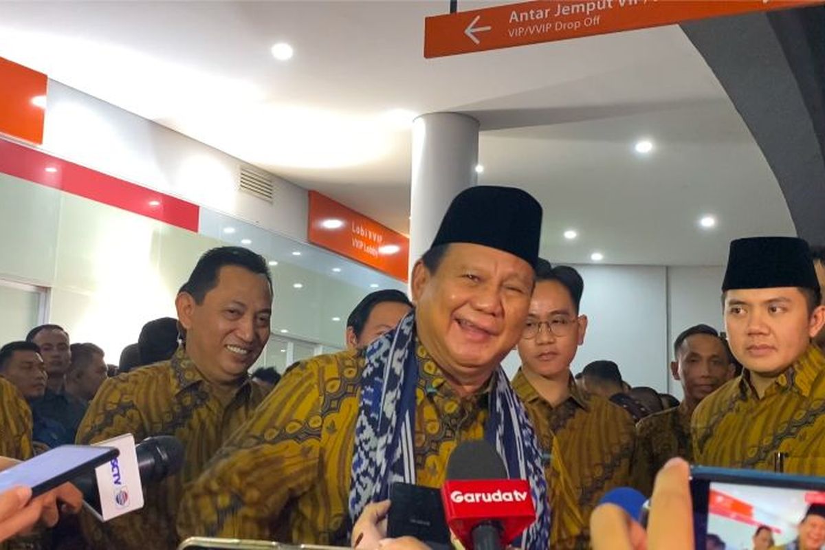 Gaya Lucu Prabowo Saat Ditanya Pertemuan Ketum Parpol di Kertanegara, Bisik-bisik dan Kedipkan Mata