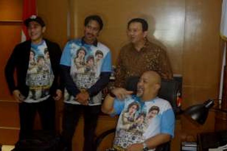 Tim produksi film Warkop DKI Reborn: Jangkrik Boss Part 1 berkunjung ke Balai Kota Jakarta, Jumat (29/7/2016). 