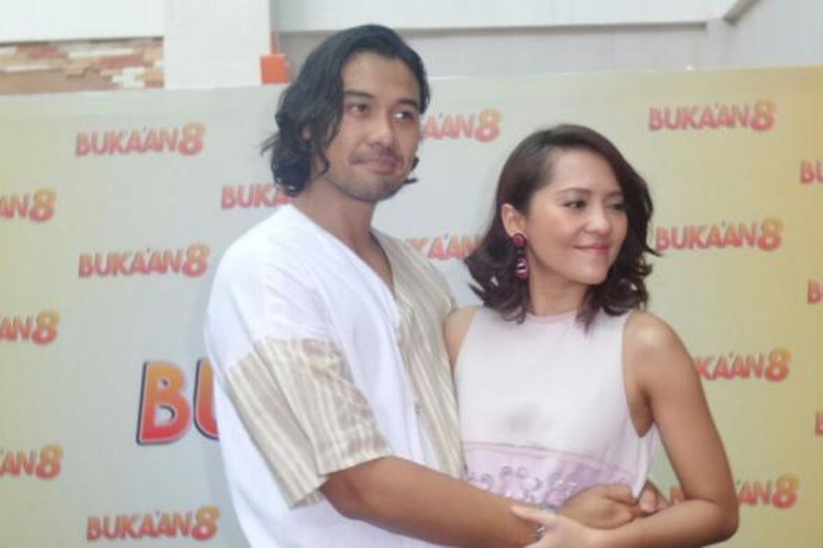 Chicco Jerikho dan Lala Karmela menghadiri pemutaran film Bukaan 8, di Epicentrum Walk XXI, Kuningan, Jakarta Selatan, pada Senin (20/2/2017).