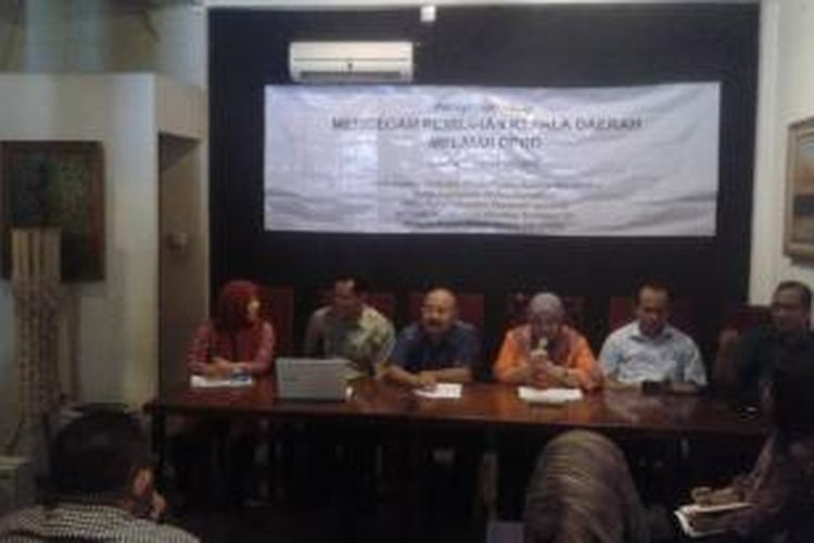 Sejumlah pakar hukum dan pemilu menolak Rancangan Undang-Undang (RUU) pemilihan kepala daerah (Pilkada) oleh Dewan Perwakilan Rakyat Daerah (DPRD), di Cikini, Jakarta Pusat, Jumat (5/9/2014).