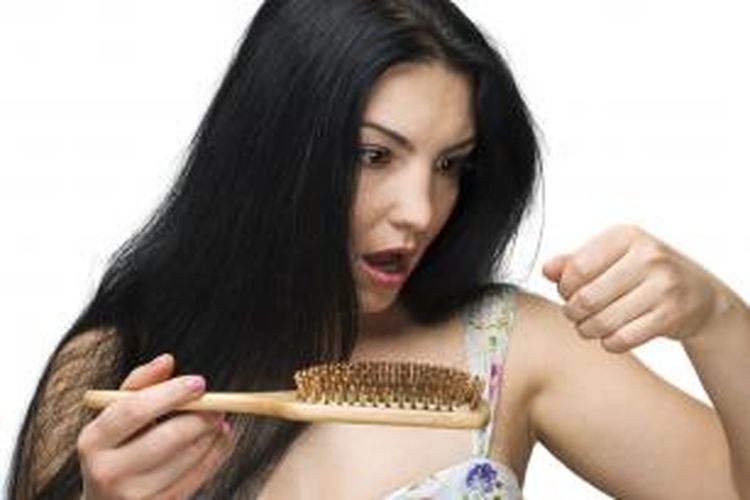 Tidak sedikit wanita yang mengalami masalah rambut rontok. Namun, seberapa banyak kerontokan rambut yang masih dapat
dikatakan normal?