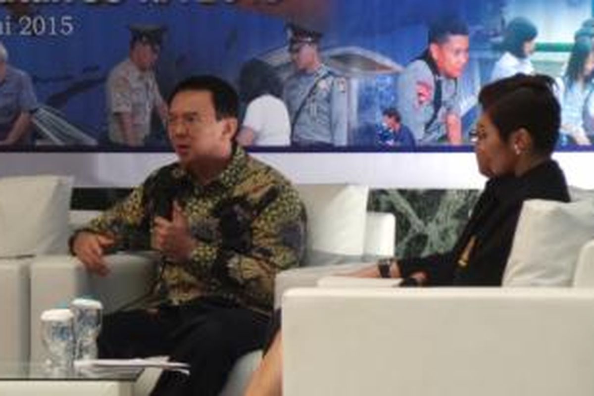 Gubernur DKI Jakarta Basuki Tjahaja Purnama saat menjadi pembicara dalam Seminar Sespimma Polri, di Balai Kota, Kamis (11/6/2015). 