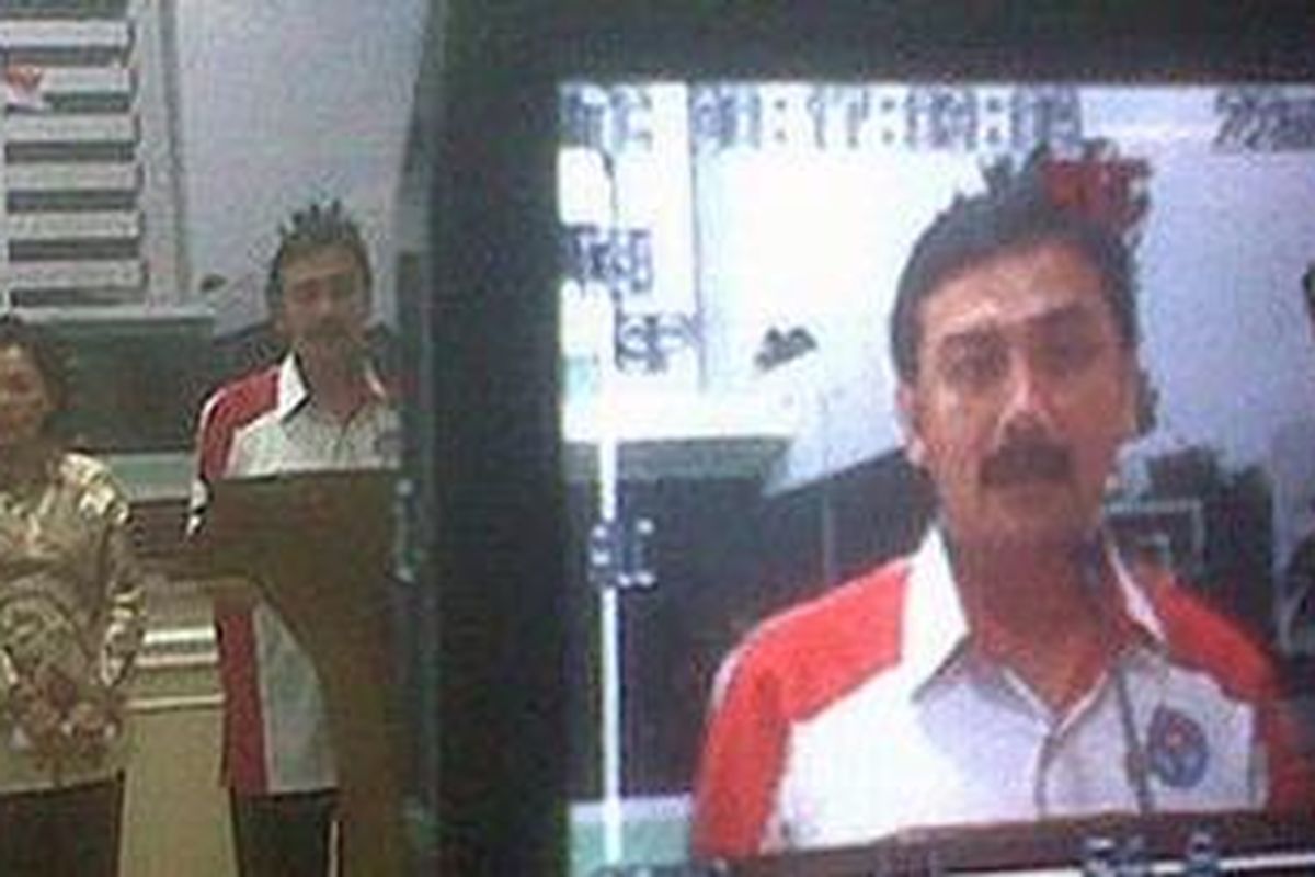 Pemerintah melalui Kementerian Pemuda dan Olahraga juga menghentikan pengucuran dana APBN kepada PSSI dibawah kepengurusan Nurdin Halid. Keputusan dibacakan Menpora Andi Malarangeng saat di kantor Kemenpora, Jakarta, Senin (28/3/2011) usai menerima laporan Ketua KONI/KOI Rita Wibowo.