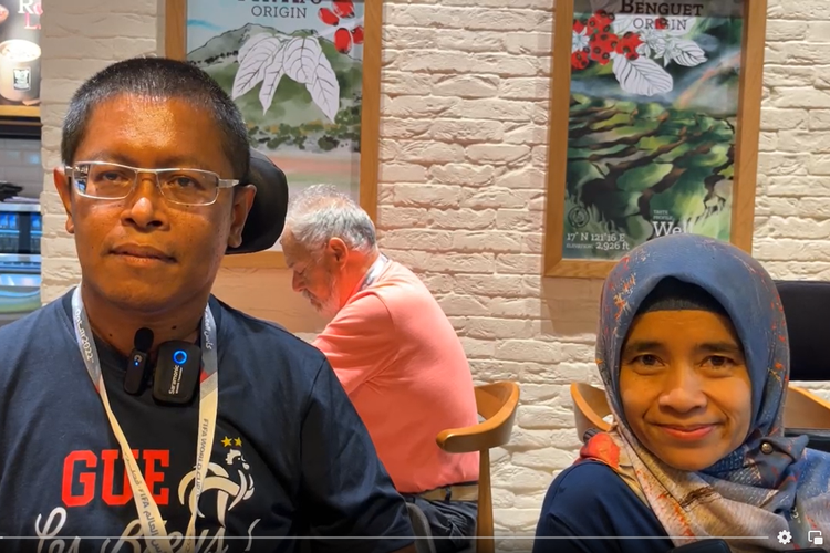 Pasangan disabilitas asal Indonesia Faisal Rusdi dan Cucu Saidah menceritakan pengalamannya saat berangkat ke Qatar untuk menyaksikan pertandingan Piala Dunia 2022.