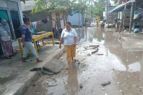 Banjir Rob Terjang Pulau Seram, Warga: Kami Harus Keluar karena Rumah-rumah Terendam Air