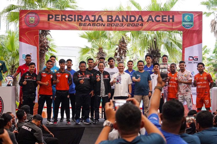 Persiraja Banda Aceh secara resmi meluncurkan tim dan seragam baru untuk mengarungi pertandingan Liga 2 musim 2023/2024. Launching tersebut berlangsung di Hermes Palace Hotel, Banda Aceh, Minggu (10/9/2023).