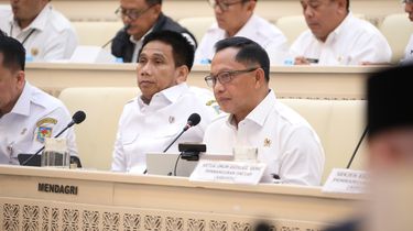 Rapat Bersama DPR RI, Mendagri Paparkan Langkah Strategis Perkuat BUMD
