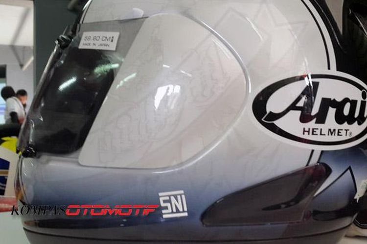 Helm Arai berlogo SNI akan diperkenalkan di IMOS 2014.