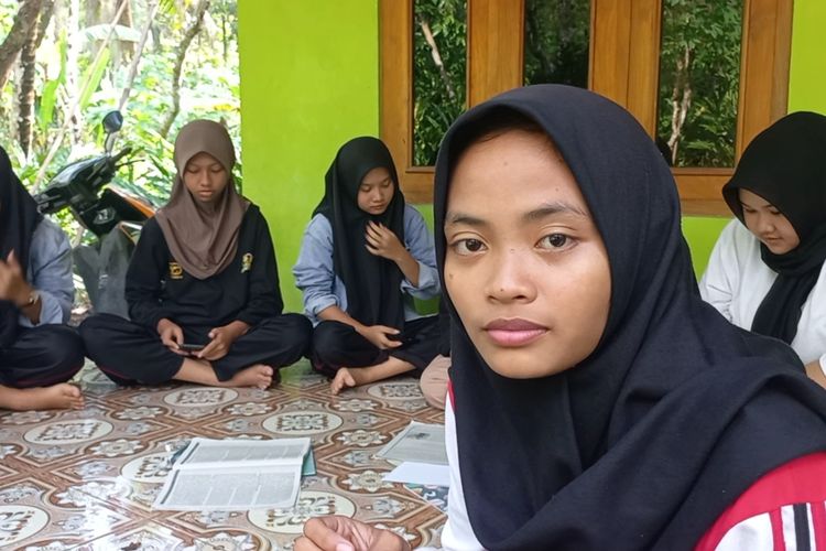 Nesha Kharisma Putri, Remaja Desa dari Purworejo yang Tembus PTN berkat Prestasi Voli