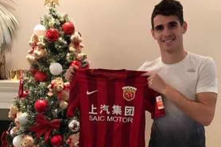 Gelandang asal Brasil, Oscar, resmi bergabung ke klub Liga Super China, Shanghai SIPG.