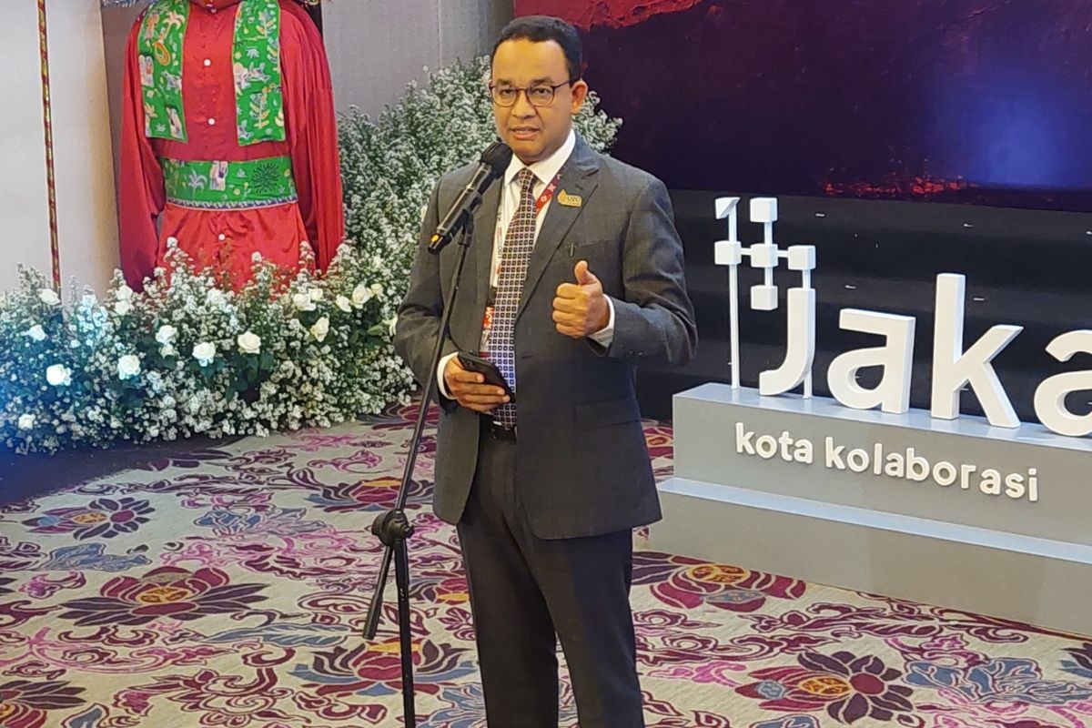 Gubernur DKI Jakarta Anies Baswedan ketika konferensi pers usai mengikuti rapat tertutup delegasi forum Urban 20 di Hotel Fairmount, Jakarta Pusat, Selasa (30/8/2022) malam.