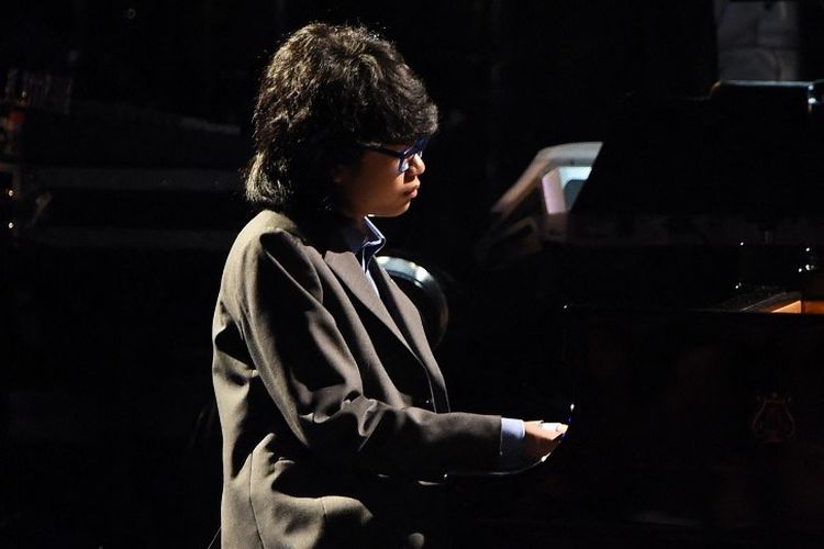 PIanis jazz asal Indonesia Joey Alexander tampil di panggung Grammy Awards ke-58 di Staples Center, Los Angeles, California, pada 15 Februari 2016. 